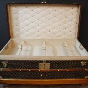 Louis Vuitton monogram coffee table trunk - Pinth Vintage Luggage