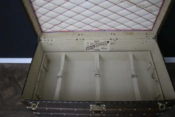 Louis Vuitton Courrier Trunk in Damier Canvas