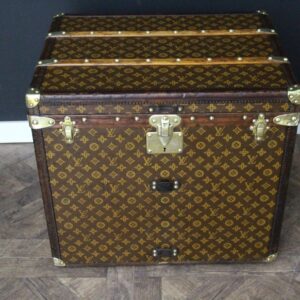 vintage trunks and luggage
