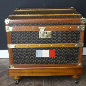 vintage trunks and luggage