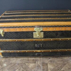 vintage trunks and luggage