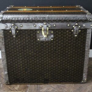 vintage trunks and luggage