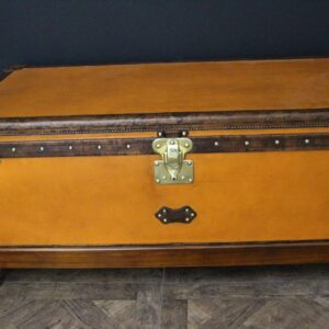 vintage trunks and luggage